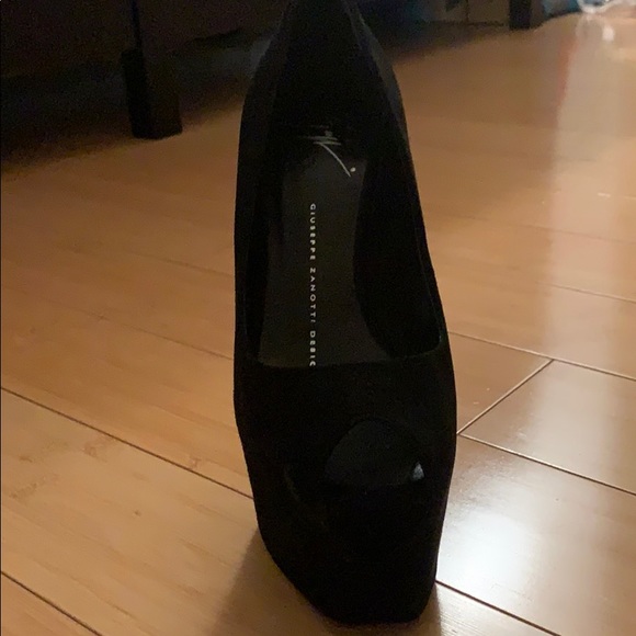 Black pump Giuseppe zanotti design heels. - Picture 3 of 5